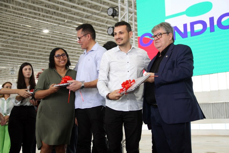 Gov. Entrega Equipamentos para Escolas_f. eVANDRO  (31).JPG