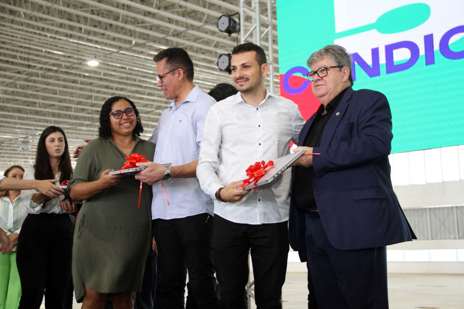Gov. Entrega Equipamentos para Escolas_f. eVANDRO  (31).JPG
