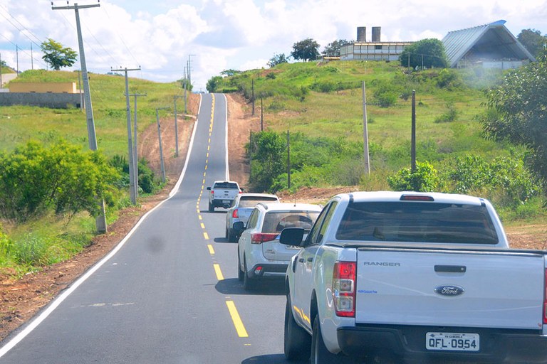 GURABIRA-ENTREGA DE AVENIDA.jpg