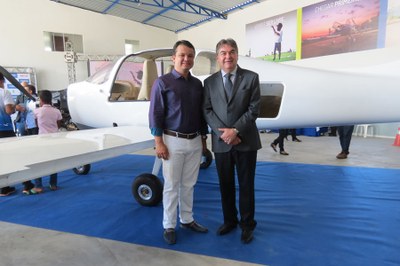 Termo foi assinado pelo secretário de Turismo e Desenvolvimento Econômico, Lindolfo Pires (D), e o diretor da Stratus, Juan Pinheiro￼￼￼￼￼￼￼￼￼￼￼￼￼￼￼￼￼￼￼