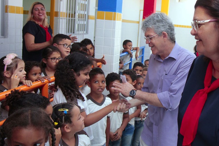 ricardo visita escola capistrano_foto jose marques (5).jpg