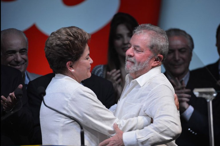 934292-dilma_pt_reelei%C3%A7%C3%A3o_9.jpg