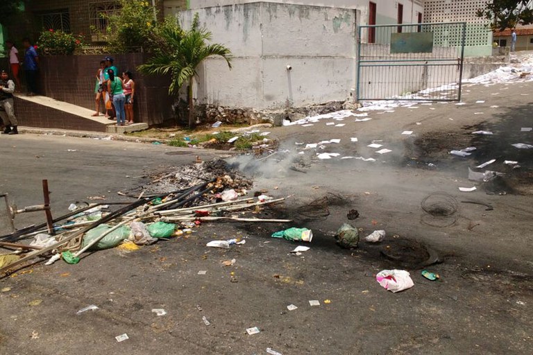 3 Protesto em frente à prefeitura de Santa Rita  (3).jpg