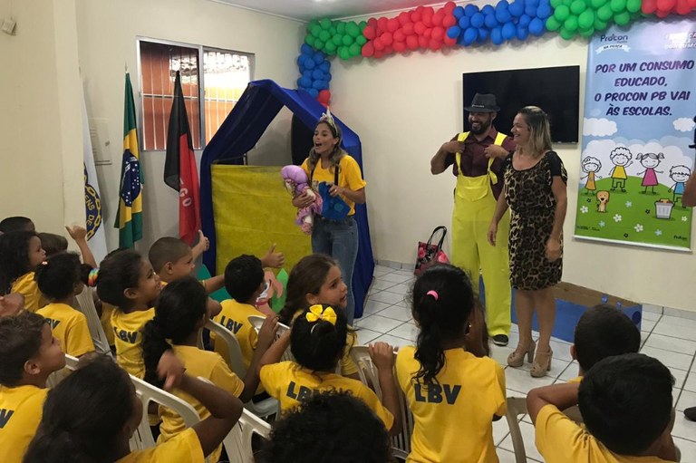 Teatro de fantoches Procon Mirim leva mensagem para criancas da LBV sobre consumo consciente.jpeg