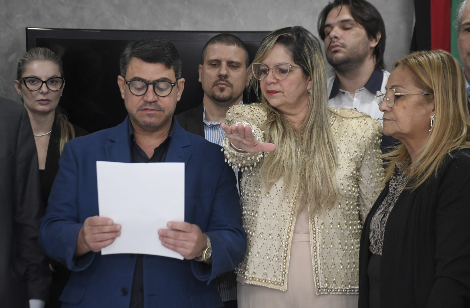 Raissa toma posse.jpg