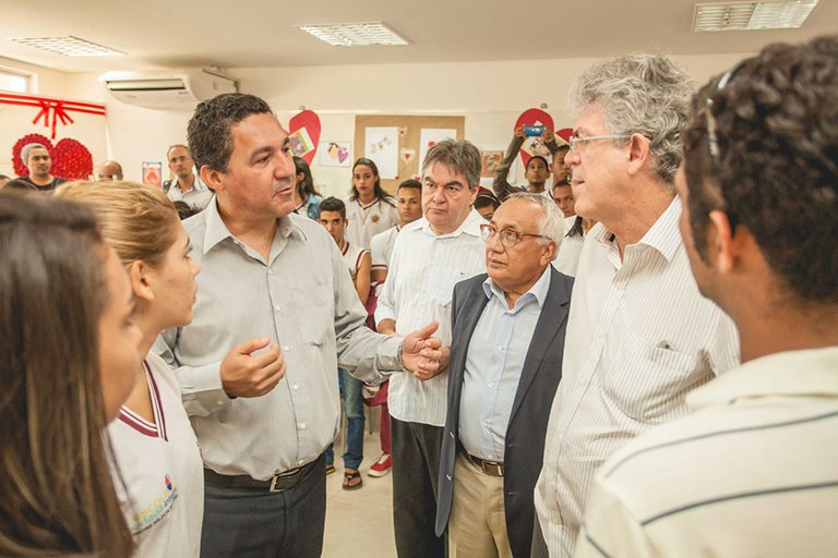 ricardo assinatura do termo de compromisso das escolas tecnicas fnde foto max brito (18).jpg