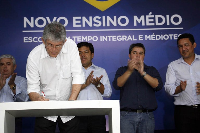 ricardo e ministro da educacao em santa luzia_foto francisco franca (4).JPG