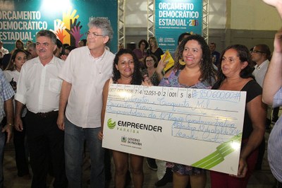 Ricardo fez a entrega de cheques do Empreender Paraíba no valor de R$ 850 mil