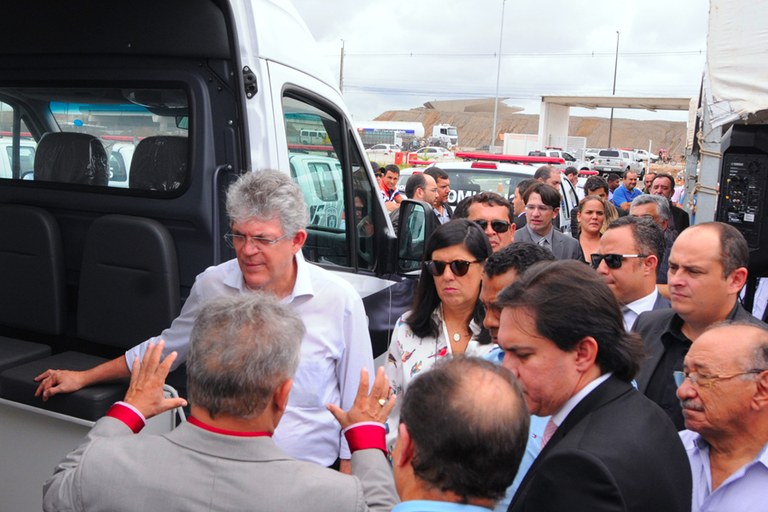 ricardo entrega a policia civil_foto jose marques (7).jpg