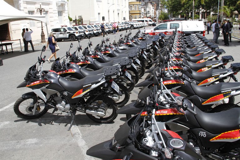 Gov. entrega Viaturas e Armas para Policia_F. Evandro  (3).JPG