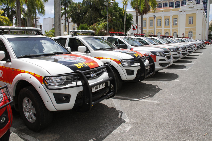 Gov. entrega Viaturas e Armas para Policia_F. Evandro  (7).JPG