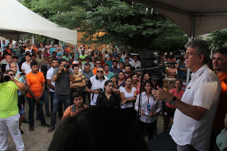 entrega_escola_fotos_alberi pontes3.JPG