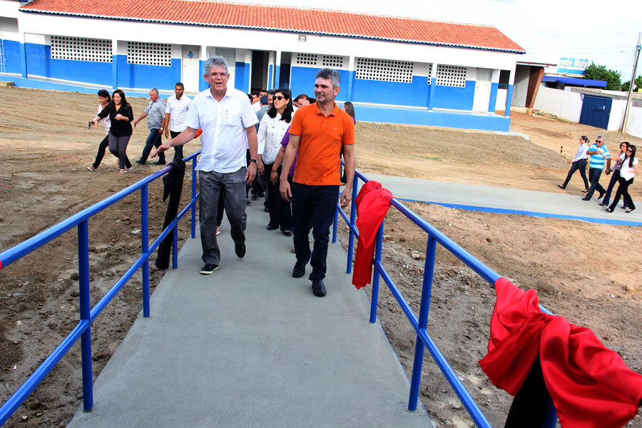 entrega_escola_fotos_alberi pontes44_1.JPG