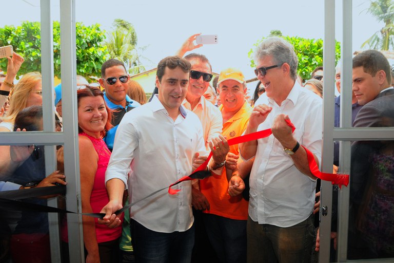 ricardo entrega CUBATI CENTRO DE SAUDE foto jose marques (2).jpg