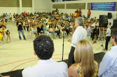 "Através da educação, estamos escrevendo uma nova história para esta cidade", disse o governador Ricardo Coutinho
