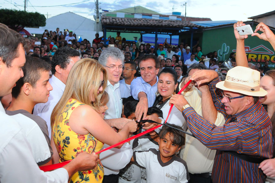 JUNCO ENTREGA DE ESCOLA16 .jpg