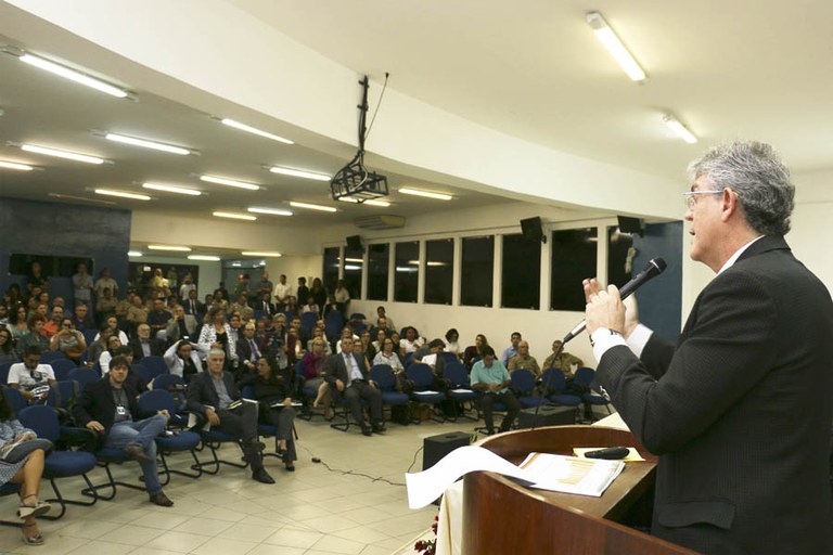 ricardo no forum de monitoramento das violencias_foto walter rafael (3).JPG