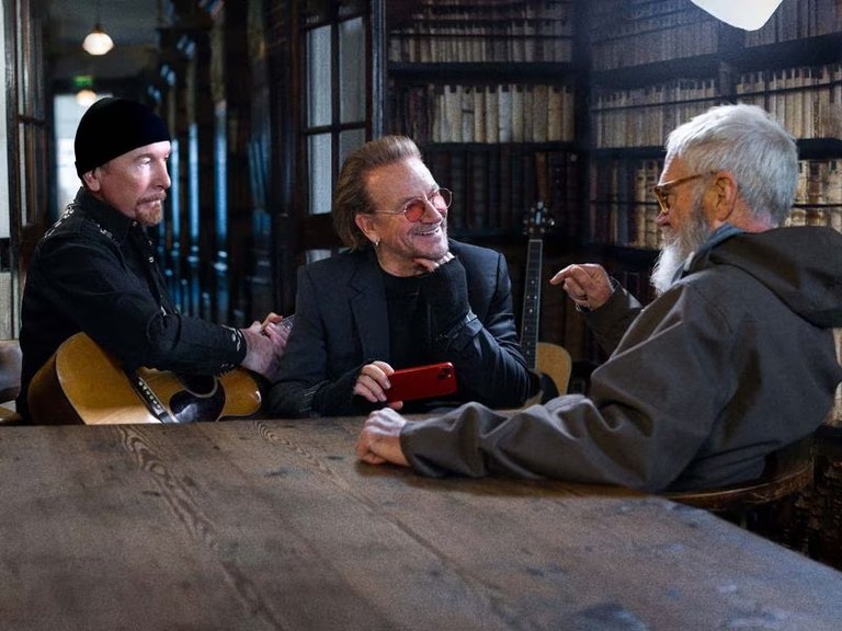 THE-EDGE_-BONO-E-DAVID-LETTERMAN-_DE-COSTAS_.jpg