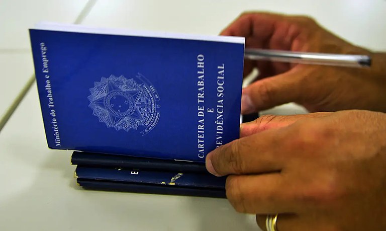 CLT-Marcello-Casal-Jr.-_Agência-Brasil.jpg