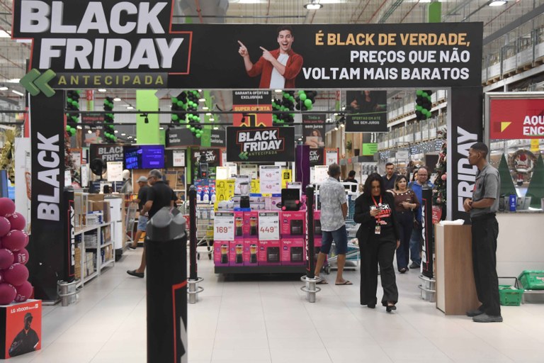 202511.11_black friday ferreira costa © Roberto Guedes (87).JPG