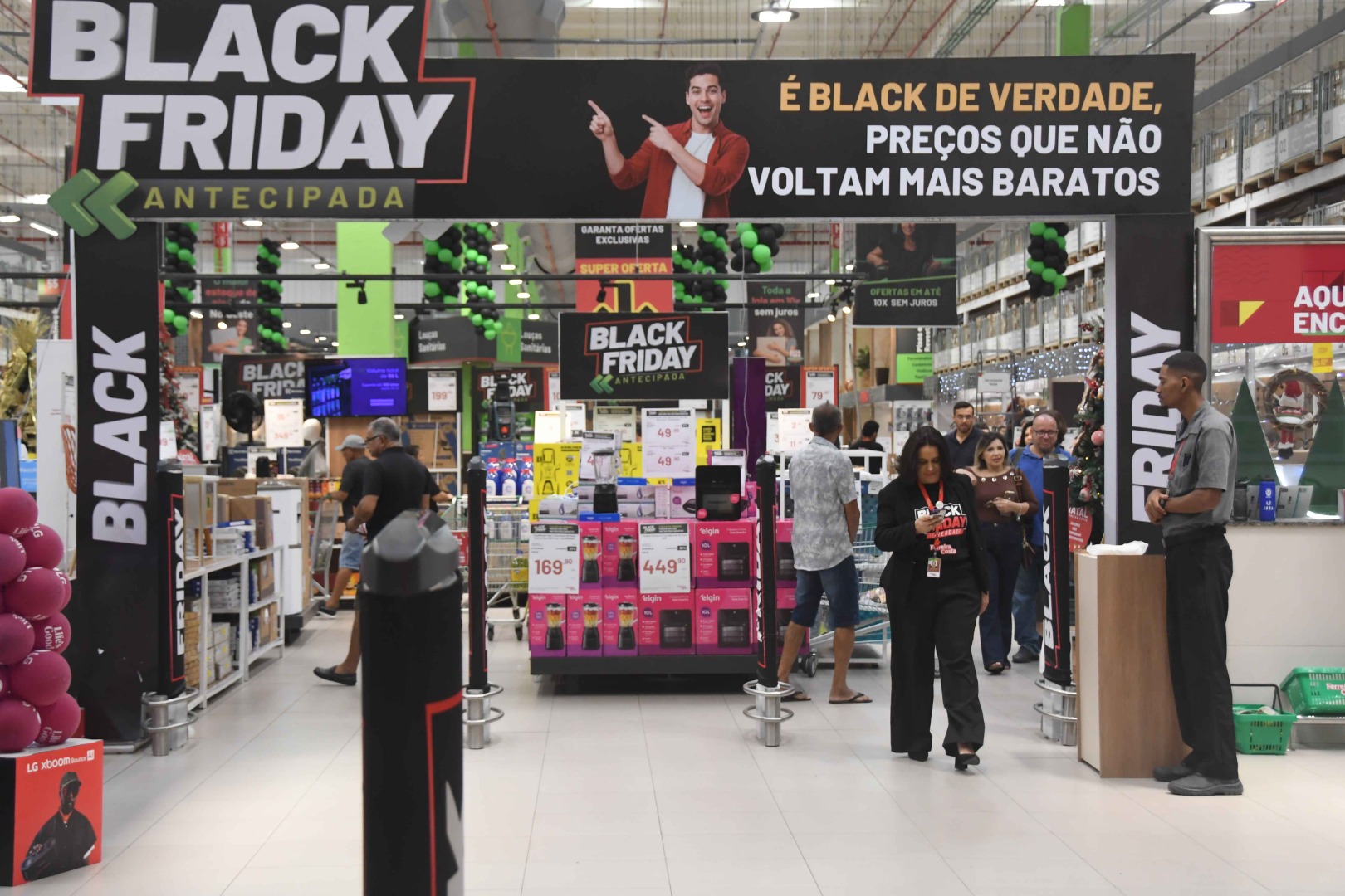 202511.11_black friday ferreira costa © Roberto Guedes (87).JPG