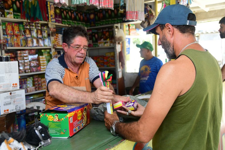 2025.06.16 Venda de fogos Marconi Silva © Julio Cezar Peres (1).JPG