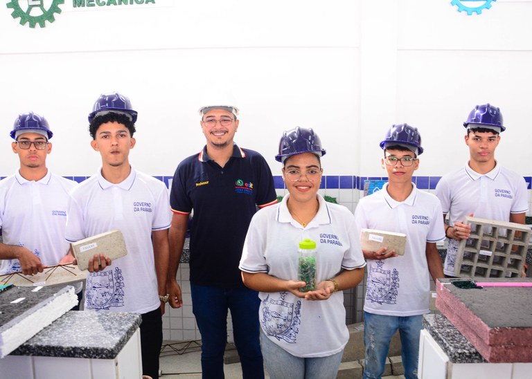 alunos da escola joao ursulo em pedras de fogo pb fotos Rizemberg Felipe (7) (1) (1).jpg