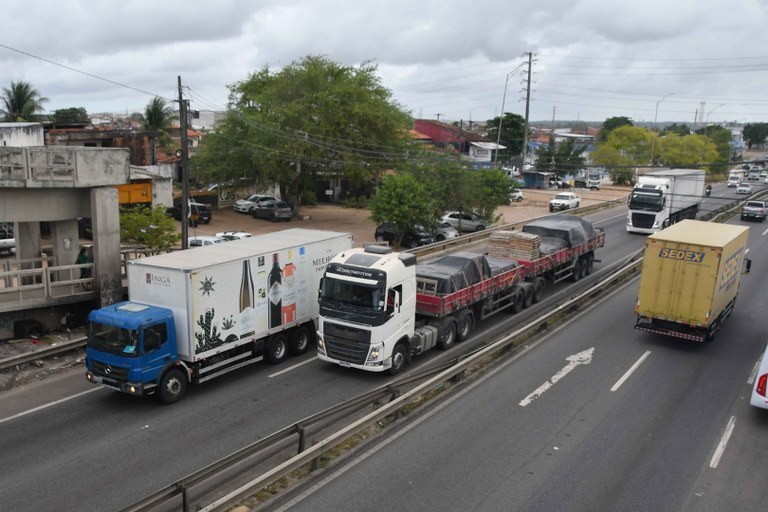 2024.11.08 tombamento veículos, caminhões na BR © Carlos Rodrigo (241).JPG