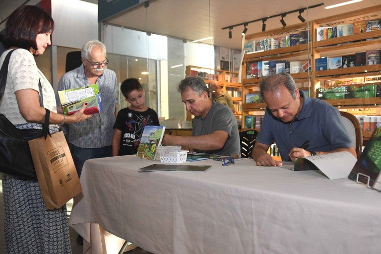2026.01.22 Lançamento livros infantis_Jairo e Edvaldo © João Pedrosa (11).JPG