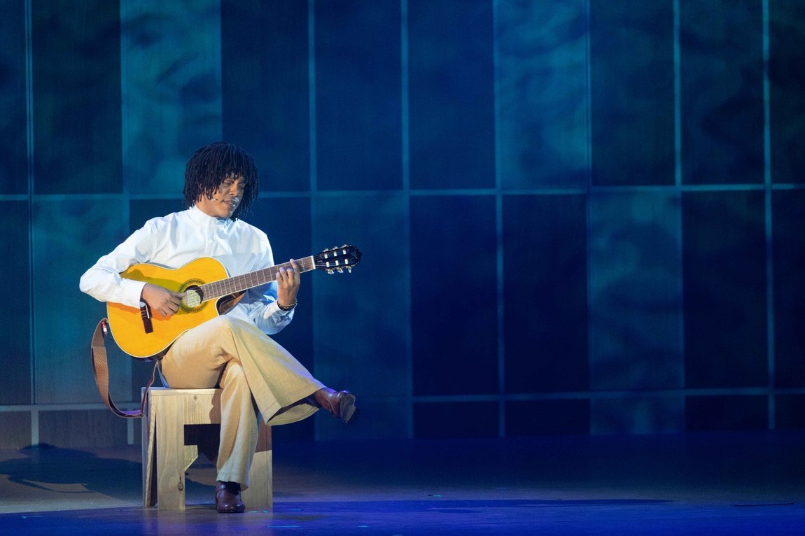 Musical que conta a história de Djavan está em cartaz, hoje, no Teatro Pedra do Reino