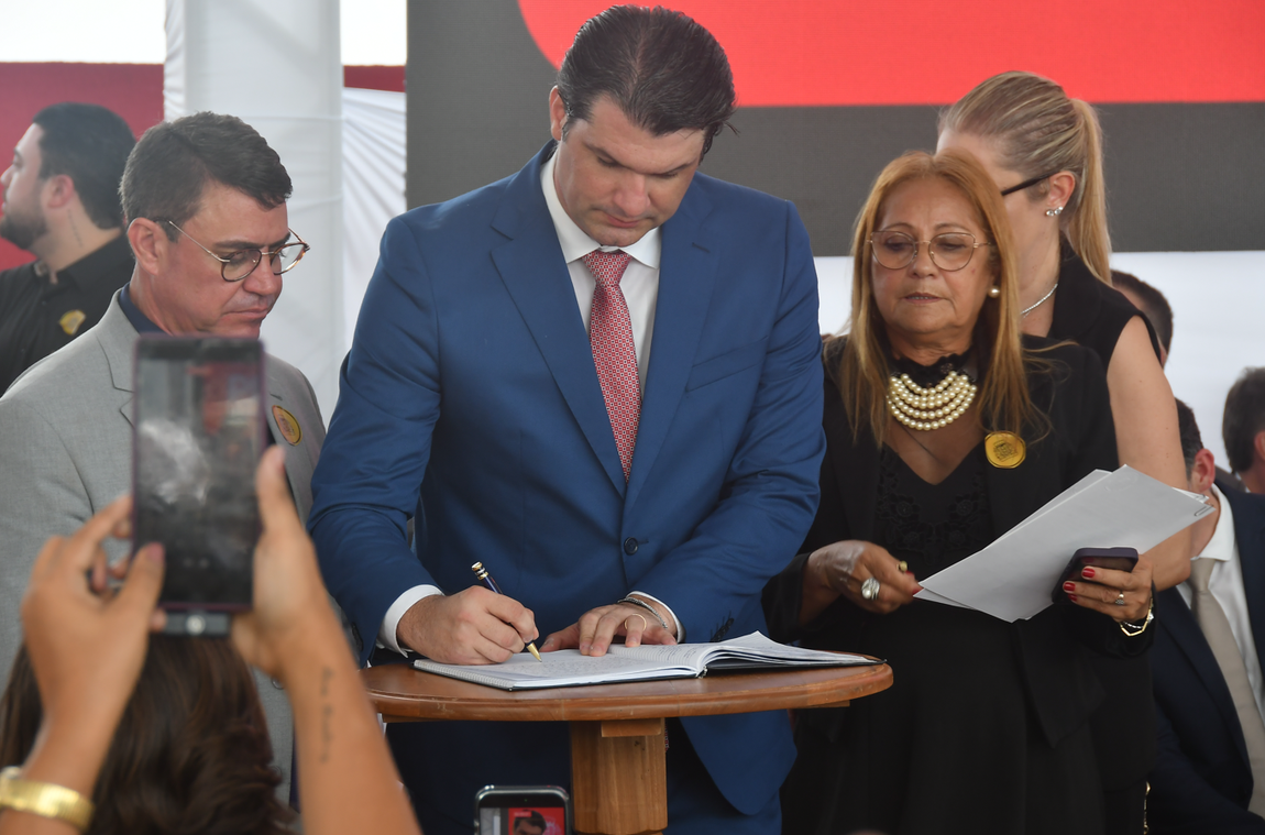 Leo Bezerra assume comando da Prefeitura de João Pessoa