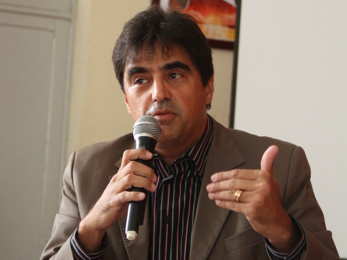 Thélio Farias lança livro hoje, em Campina Grande