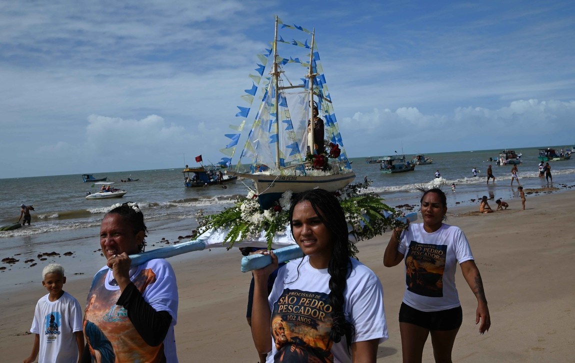Cortejo marca 102 anos de devoção a São Pedro, padroeiro dos pescadores